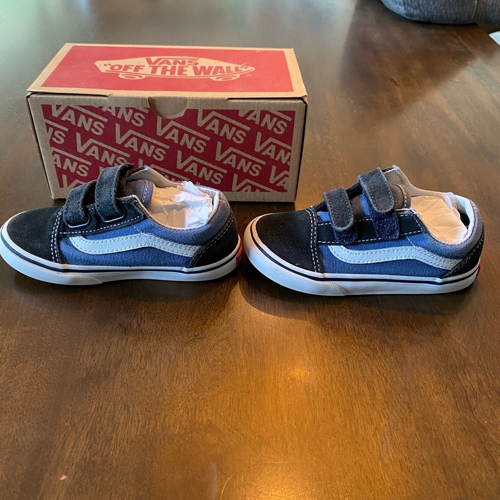Vans size 8.5 TODDLER OLD SKOOL V shoes